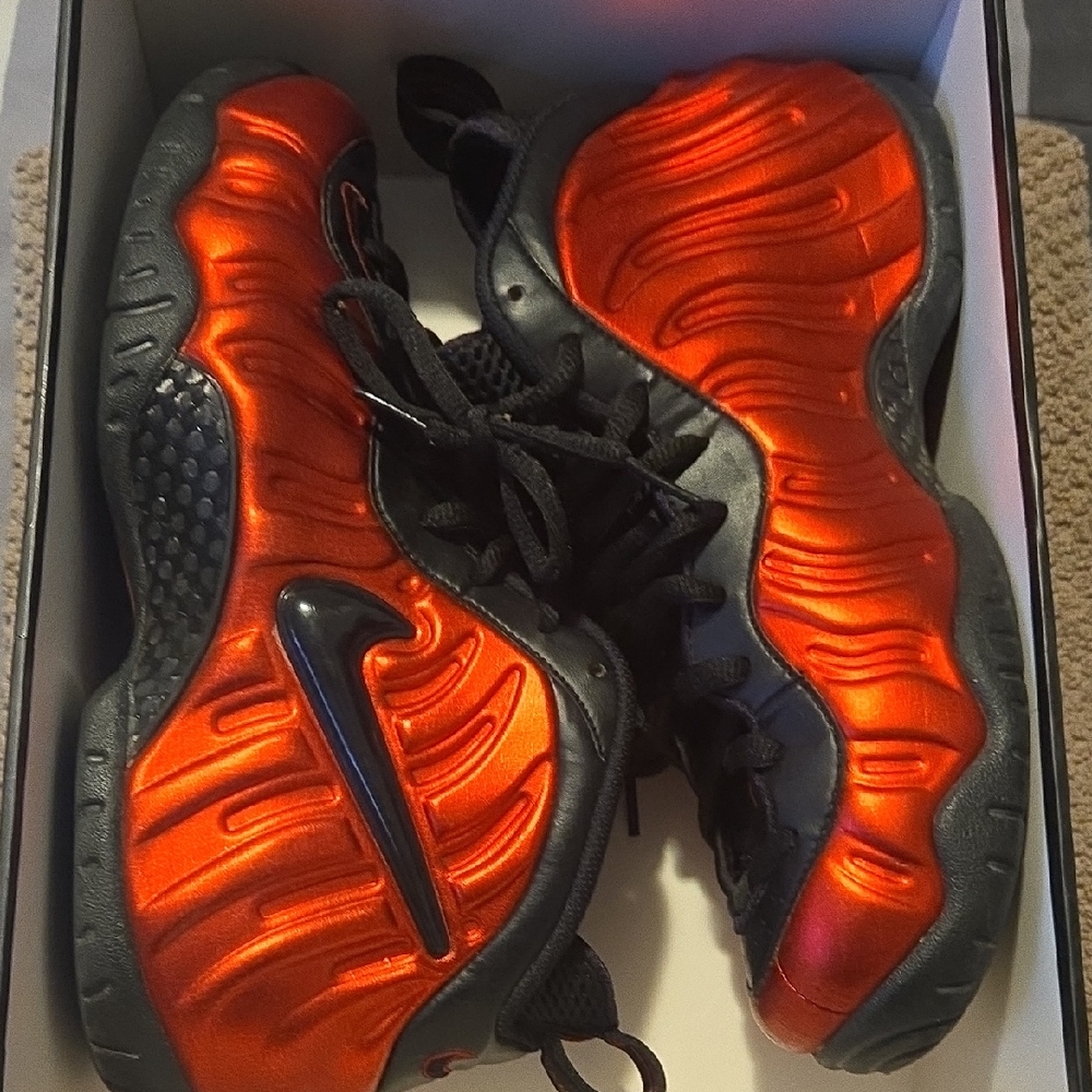 Nike Foamposite Pro Metallic Red and Black Shoes. Damage box